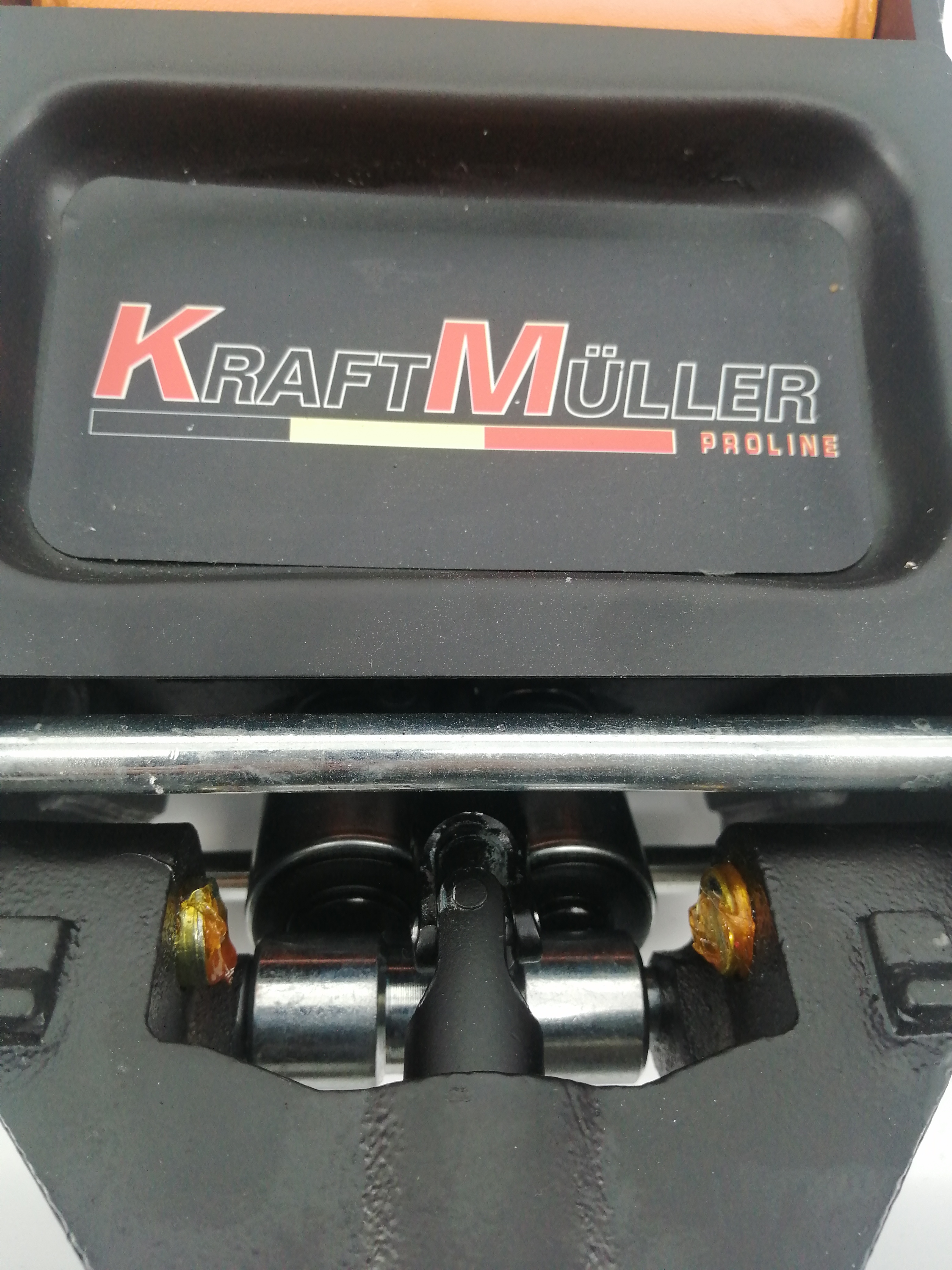 Cric hydraulique Kraft Müller PRO K497, Haut. de levage 49,5cm, Levée  rapide grâce au système à double-pompe,Rouge/Jaune